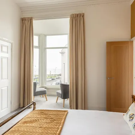 Host & - The Sandbeck Hotel Whitby