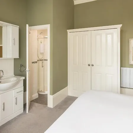 Host & - The Sandbeck Hotel