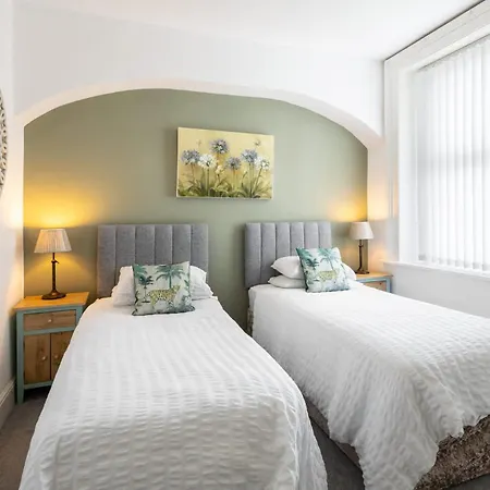 Host & - The Sandbeck