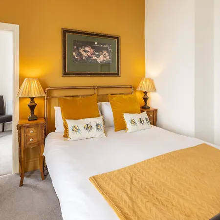 Host & - The Sandbeck Hotel Whitby