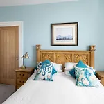 Host & - The Sandbeck Hotel Whitby